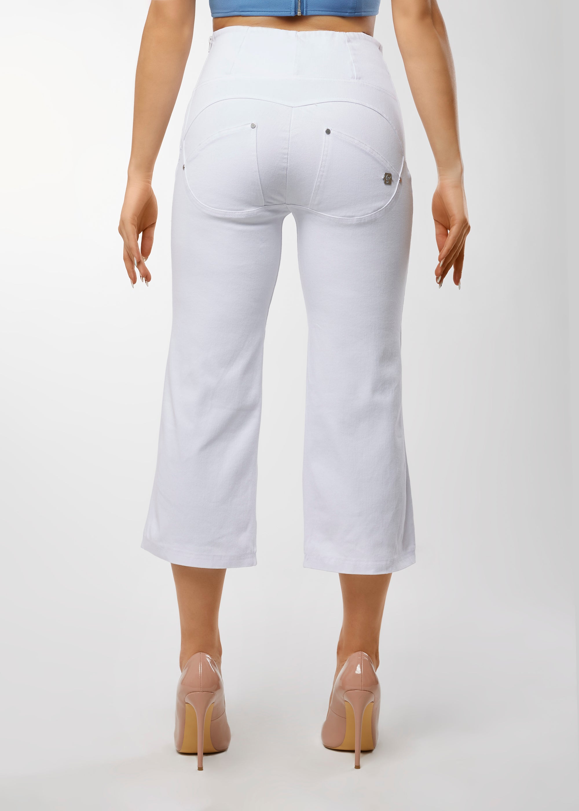 WR.UP® Snug Fashion - High Rise Capri Straight Leg - White